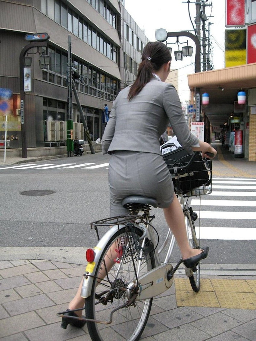 【自転車尻エロ画像】尻肉がサドルに食い込むチャリンコ女子をずっと見送っていられる自転車尻のエロ画像集！ww【80枚】 42