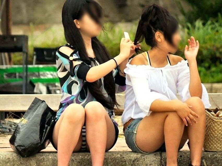 【素人パンチラエロ画像】素人JDやOL、若妻の無防備なパンチラに遭遇したい！知らない女子の無防備な下着をバッチリ盗撮した素人パンチラのエロ画像集！ww【80枚】 05