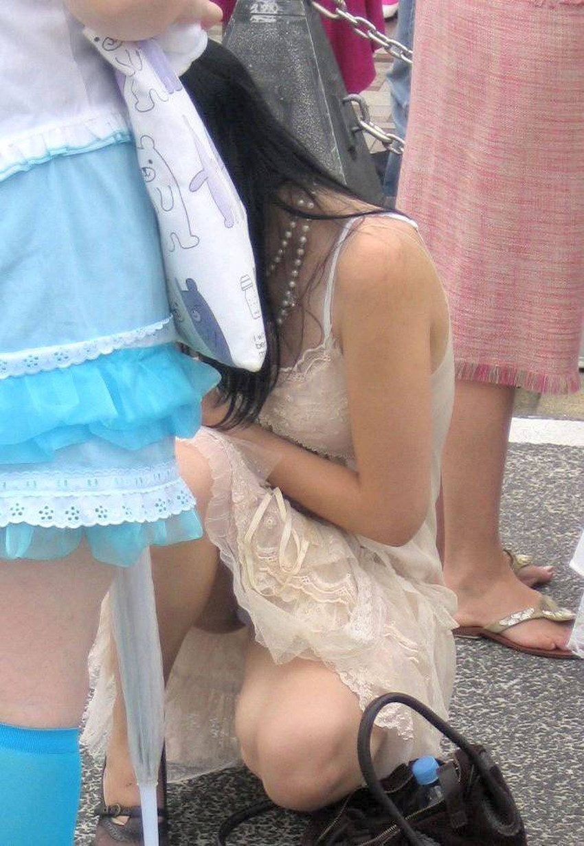 【素人パンチラエロ画像】素人JDやOL、若妻の無防備なパンチラに遭遇したい！知らない女子の無防備な下着をバッチリ盗撮した素人パンチラのエロ画像集！ww【80枚】 58