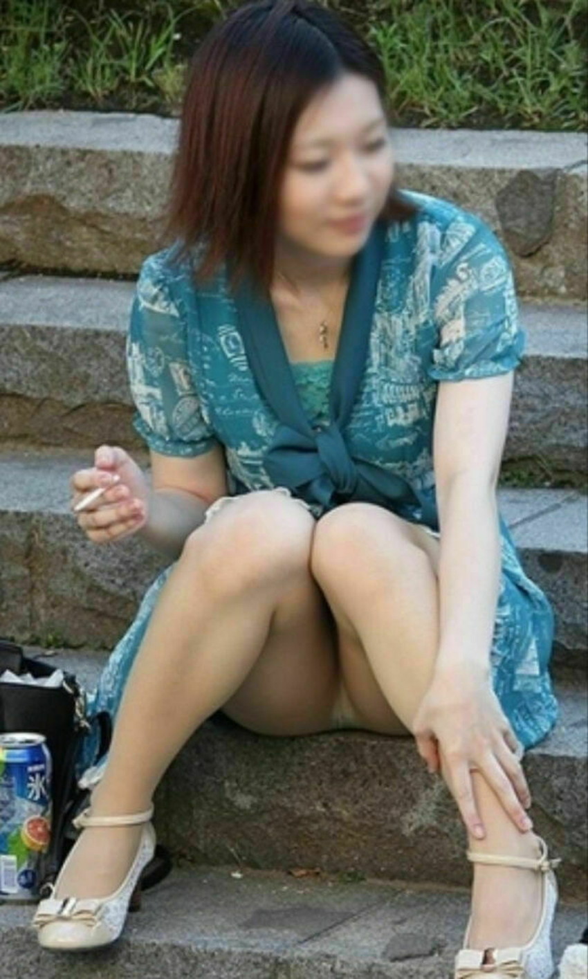 【素人パンチラエロ画像】素人JDやOL、若妻の無防備なパンチラに遭遇したい！知らない女子の無防備な下着をバッチリ盗撮した素人パンチラのエロ画像集！ww【80枚】 73