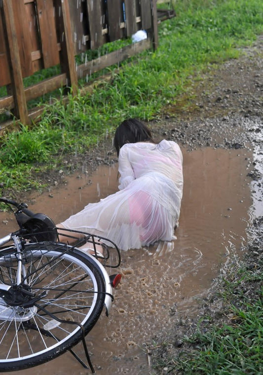 【濡れ透け下着エロ画像】シャワーや豪雨で下着まで透けて陰毛や乳首が丸見えになってる濡れ透け下着のエロ画像集！ww【80枚】 69