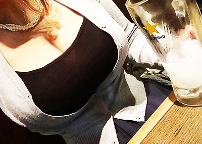 【着衣巨乳エロ画像】服着て歩いてるだけで反則レベルにエロい着衣巨乳の爆乳娘たち！！谷間やセーターがキツキツになってる素人娘たちの着衣巨乳のエロ画像集ww【80枚】