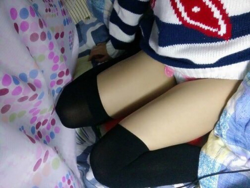 【自撮りパンチラエロ画像】プチ露出狂な素人女子たちが裏垢で自らパンチラさせて自撮りしてくれてる自撮りパンチラのエロ画像集！！【80枚】 04