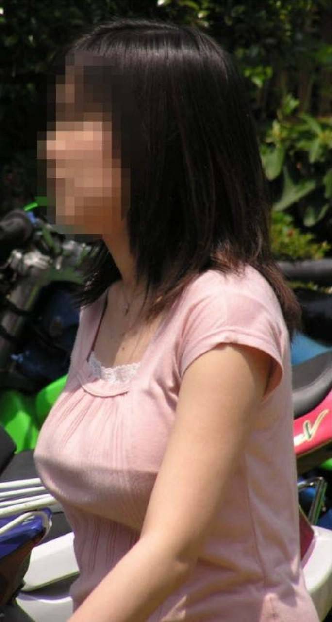 【着衣巨乳エロ画像】こんな見事な巨乳おっぱい揉んでみたいのは男の性！ 09