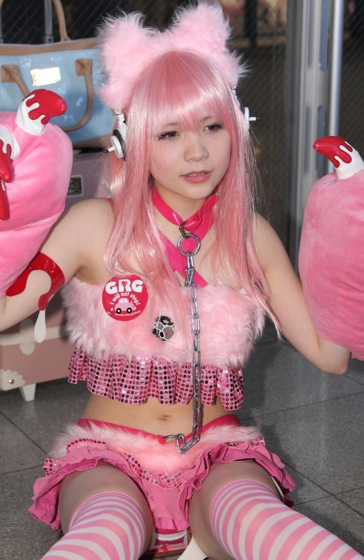 【コミケエロ画像】コミックマーケット、イベントエリアでの素人コスプレが過激すぎるｗ 50