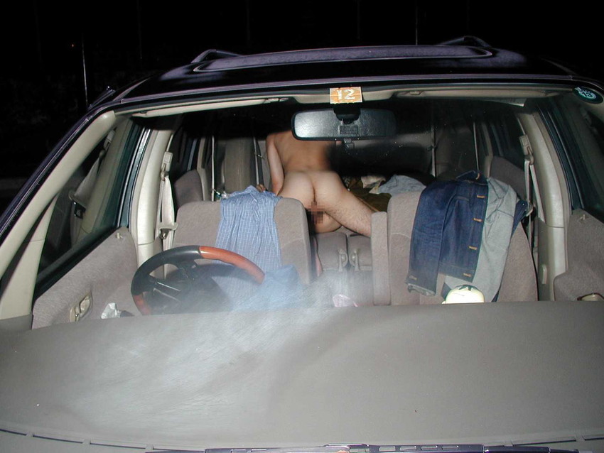 【車内エロ画像】車の中で繰り広げられるカップルたちのエロ行為ｗｗｗｗ 03