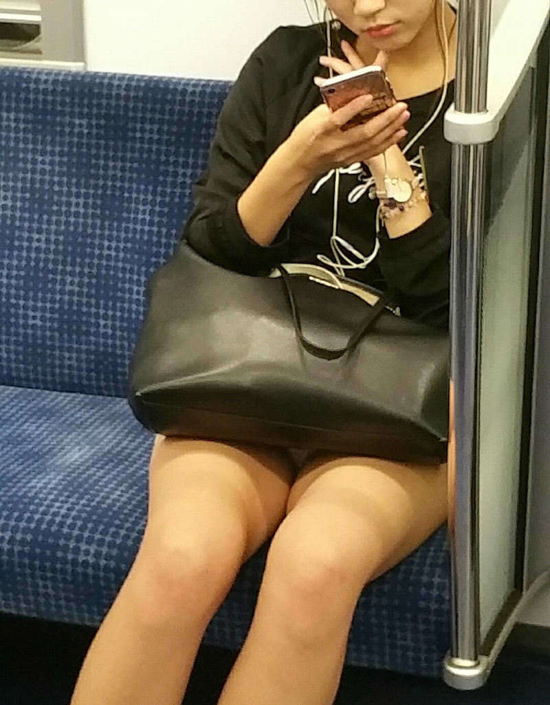 【電車内盗撮エロ画像】電車内でパンチラしている女子見つけたから撮ったったｗ 05