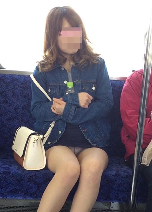 【電車内盗撮エロ画像】電車内でパンチラしている女子見つけたから撮ったったｗ 08