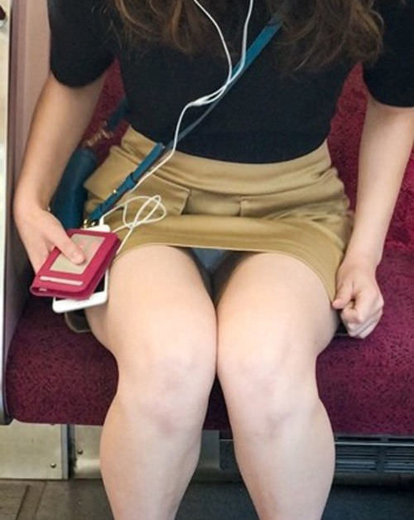 【電車内盗撮エロ画像】電車内でパンチラしている女子見つけたから撮ったったｗ 19