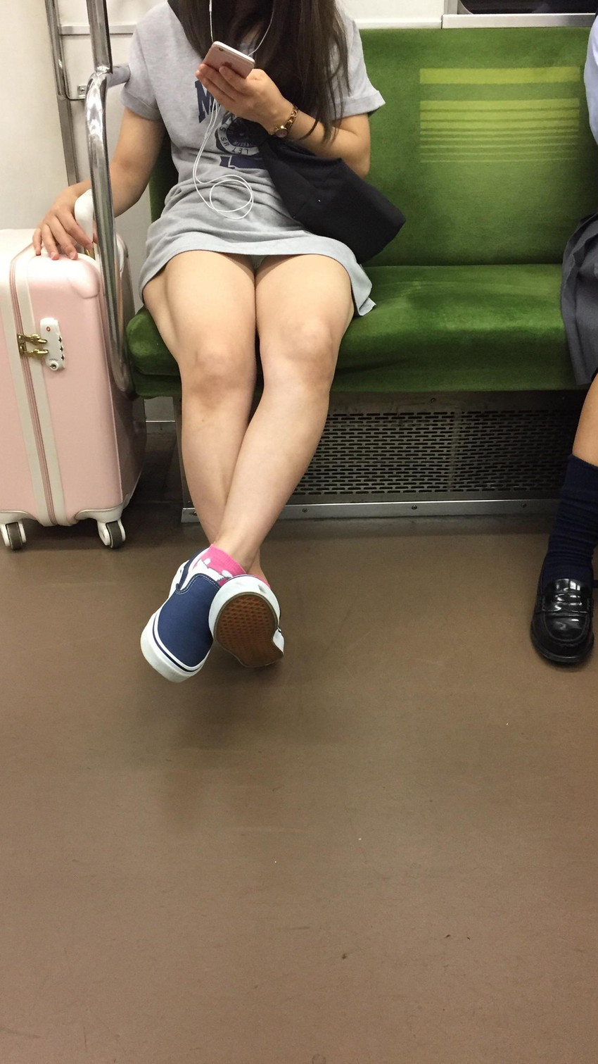 【電車内盗撮エロ画像】電車内でパンチラしている女子見つけたから撮ったったｗ 29