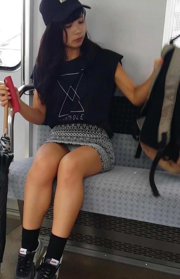 【電車内盗撮エロ画像】電車内でパンチラしている女子見つけたから撮ったったｗ 22