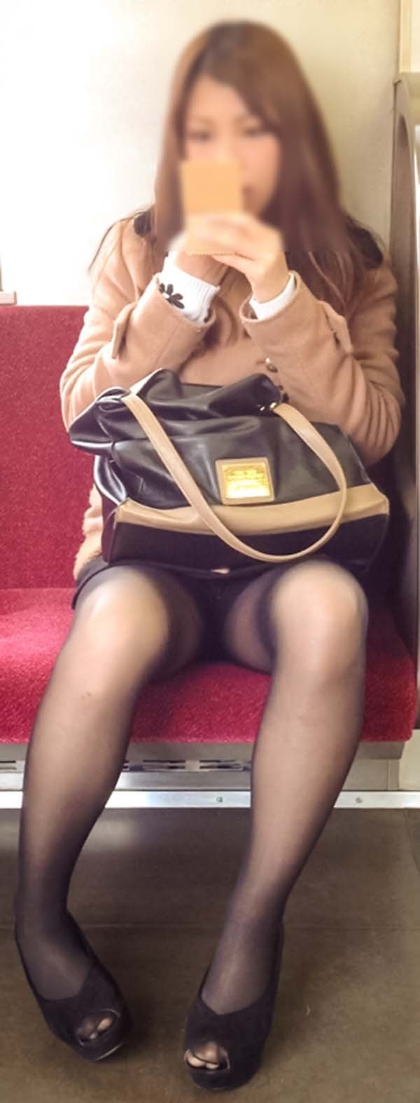 【電車内盗撮エロ画像】電車内でパンチラしている女子見つけたから撮ったったｗ 45