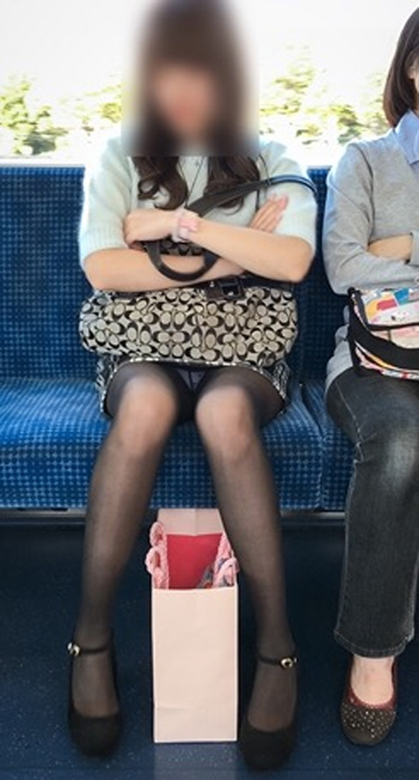 【電車内盗撮エロ画像】電車内でパンチラしている女子見つけたから撮ったったｗ 49