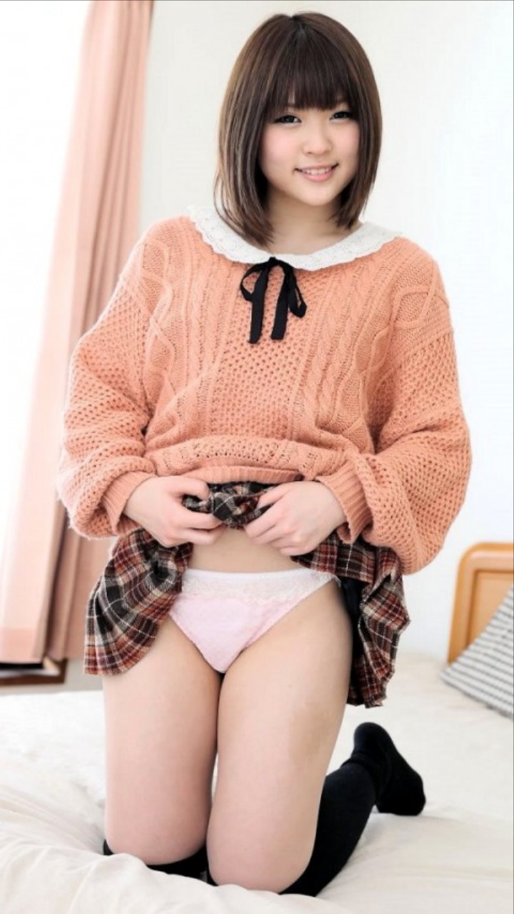 【セルフパンチラエロ画像】女の子からスカートを撒くってパンチラ披露ｗｗｗｗ 35