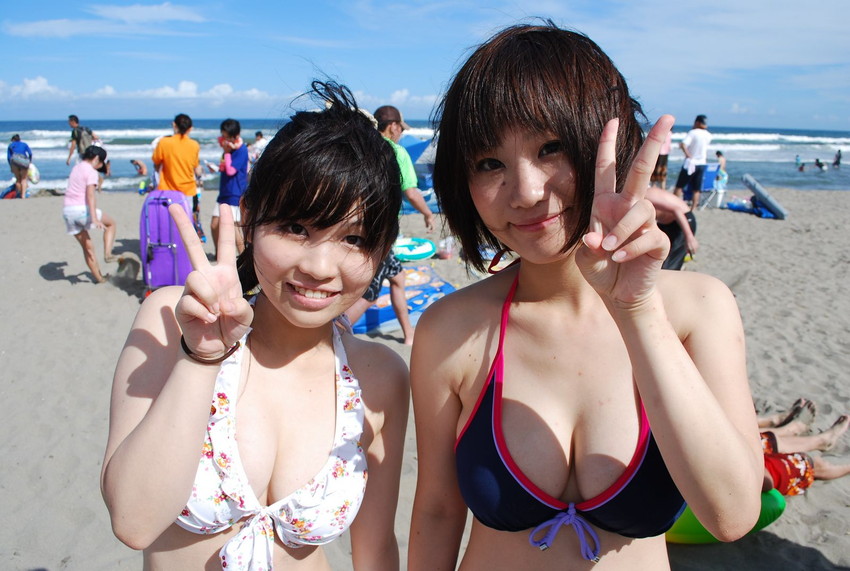 【素人水着エロ画像】こんな寒い時期だけど夏の素人の女の子たちの水着が見たい！ｗ 23