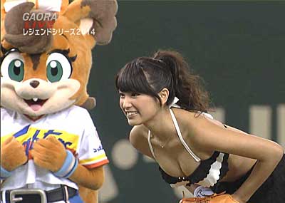 【始球式エロ画像】野球好きじゃなくてもコレは絶対好き！アイドル始球式のパンチラやムチムチ太もも画像を集めてみたぜ！