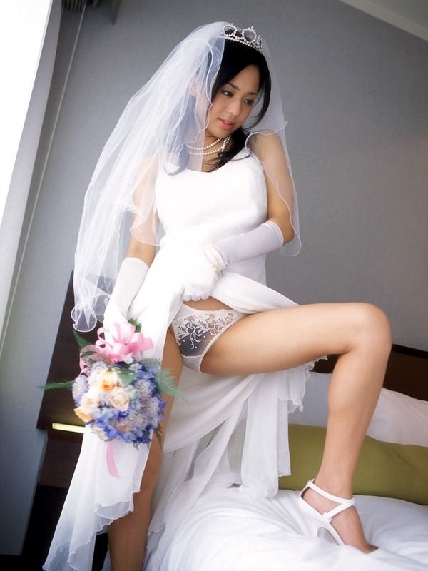 【花嫁エロ画像】美女の乱れたウェディングドレス姿が激エロｗ（53枚） 26