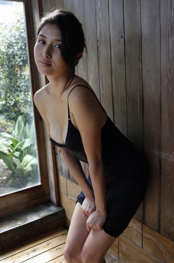 【グラビアエロ画像】愛人顔で有名な橋本マナミの成熟したセクシーグラビア！下乳が柔らかそうです！ 46