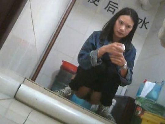 【你好トイレ】中国人女子がトイレ中に盗撮カメラと目が合うｗｗｗｗｗｗｗｗ(画像あり)・171枚目