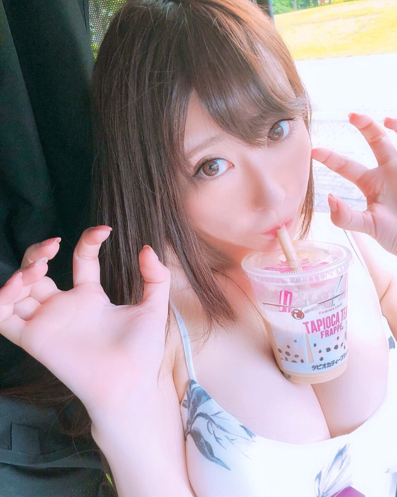 【巨乳限定】「タピオカチャレンジ」とかいう貧乳が激怒する行為。。(38枚)・18枚目