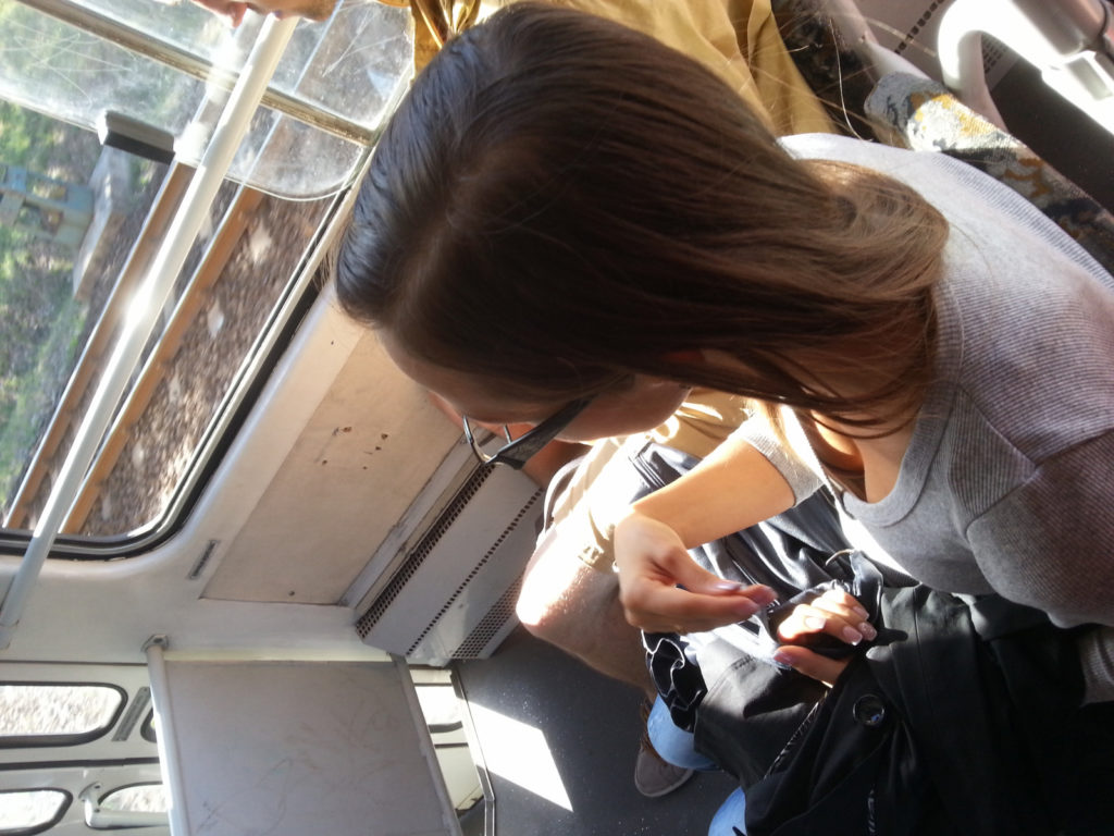 【盗撮】電車内でこっそりスマホで撮影したエッロい素人さんのエロ画像ｗｗｗｗｗ・11枚目