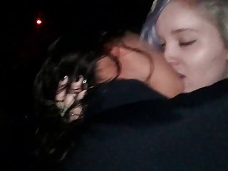 Sexy Girls Making Out in einem Club