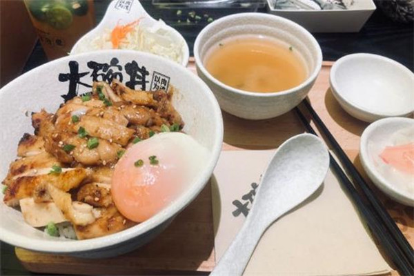 大碗丼烧肉饭加盟