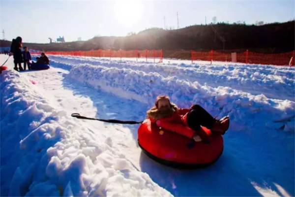 儿童室内滑雪场