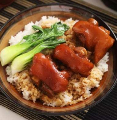 嘎己人隆江猪脚饭