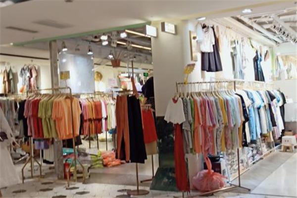 泛泛服装店加盟