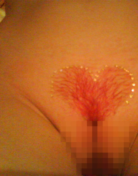 【エロ画像】自分の陰毛をこの形にしてる女、100％ビッチやろｗｗｗｗｗ・12枚目