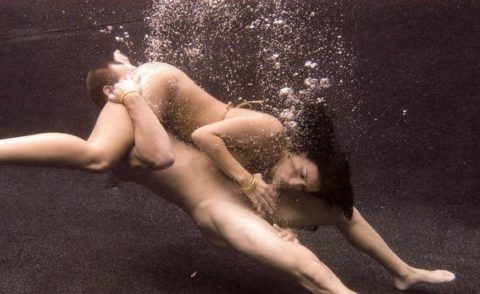 爆乳まんさん、水中でセックスすると おっぱい がこうなる。ロケットすぎやろｗｗｗｗｗｗｗ(画像あり)・7枚目
