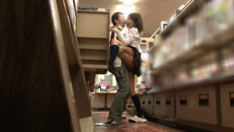 【衝撃】田舎の本屋さん、客が来ないのをいい事に客に悪どい事してるんだが。。(画像あり)・37枚目