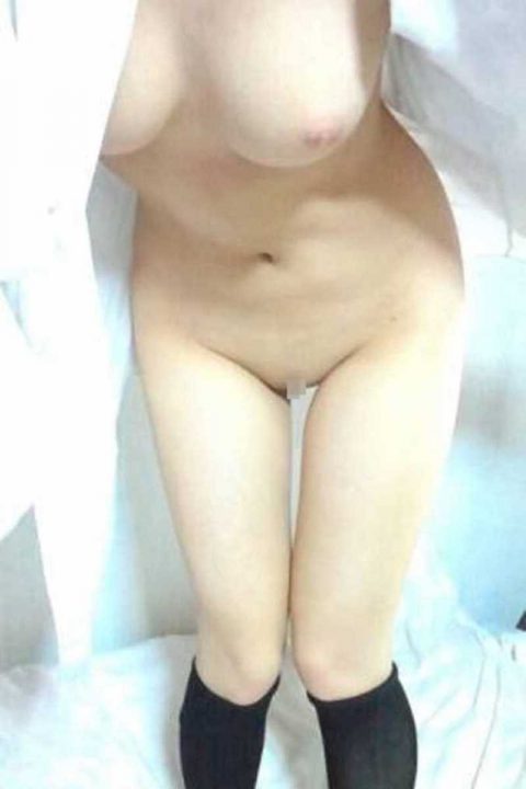 【パイパン画像】永久脱毛済みなパイパンまんさん自慢の自撮りヌードがこちらｗｗｗｗｗｗｗ・25枚目