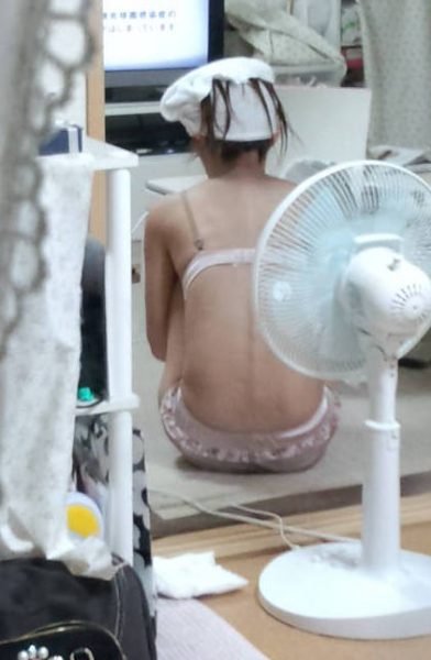 【家庭内盗撮】嫁さんや彼女を自宅で盗撮してネットにうｐする奴、生々しくてエロいｗｗｗｗｗｗ・15枚目