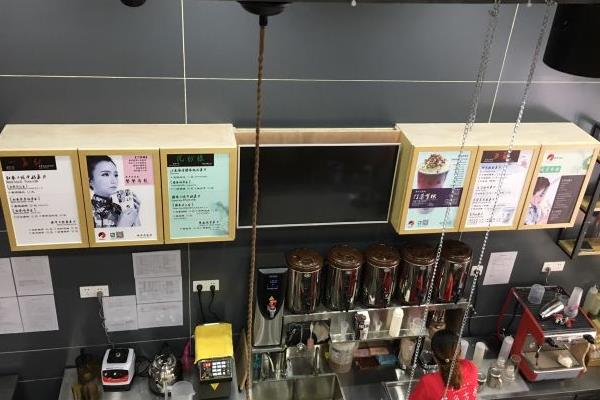 茶色古香店内环境