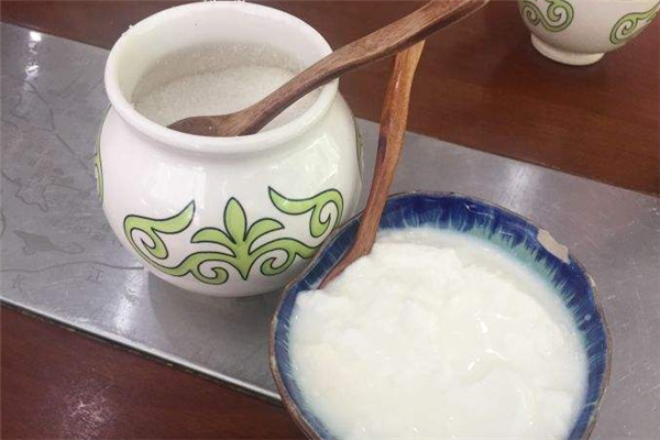 冬不拉奶茶餐厅牛奶