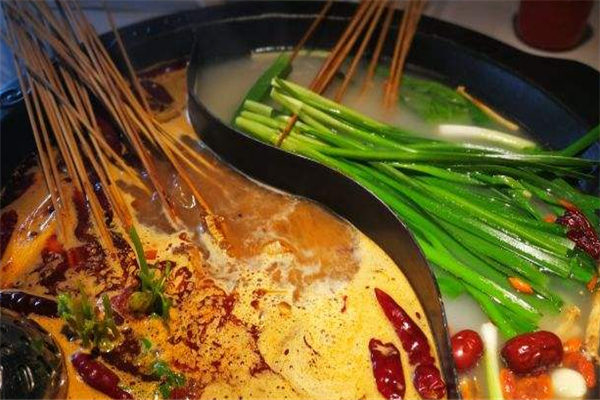 川府映像成都砂锅串串鸳鸯锅