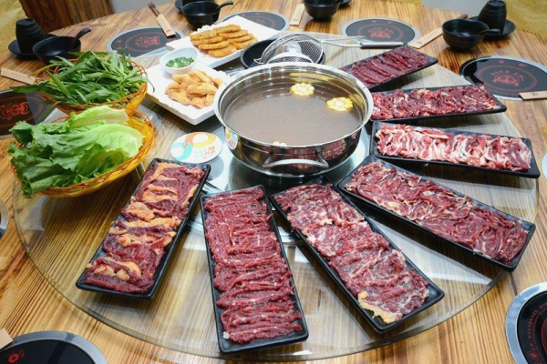 潮新鲜牛肉火锅聚餐