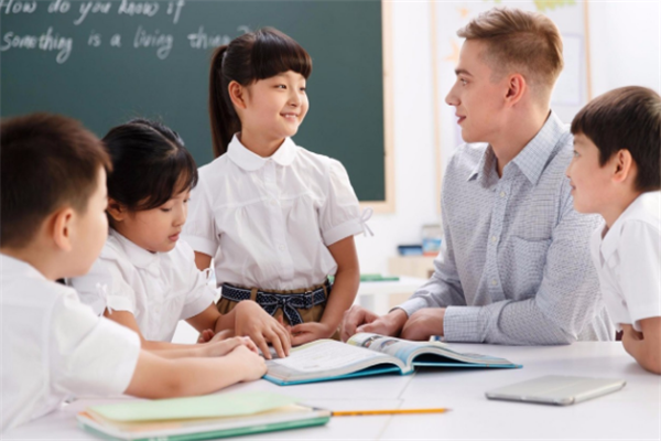 内圣国际教育老师教学