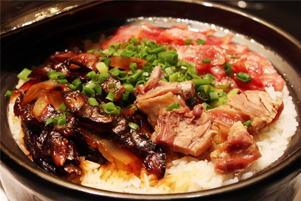 粤食粤味煲仔饭美味