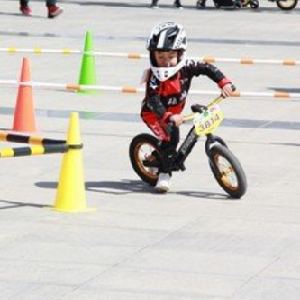 G地公园儿童跑酷BMX平衡车