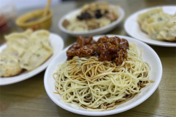 仙霞社区大食堂干拌