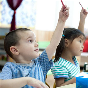 真爱幼幼早教举手