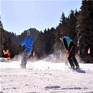 玉华宫滑雪场玩耍