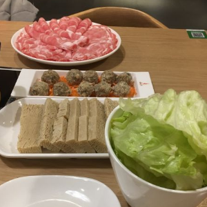 摸错门火锅食材新鲜