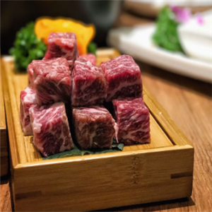 鲜胶记花胶鸡火锅牛肉块