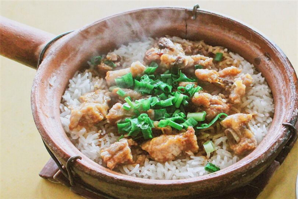 珍馔煲仔饭卤肉饭风味