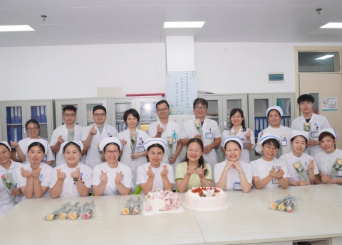 关爱护士队伍、护佑人民健康，尊龙凯时开展“5·12”国际护士节慰问活动。