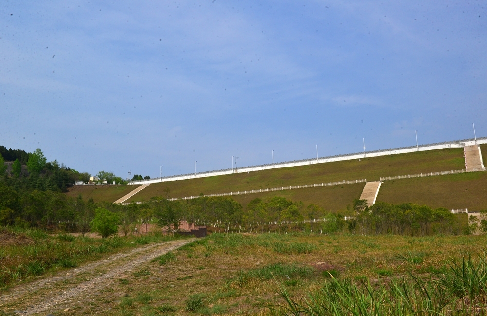 與四川省綿陽(yáng)市武都引水工程建設(shè)管理局簽訂《水保綠化工程養(yǎng)護(hù)合同》